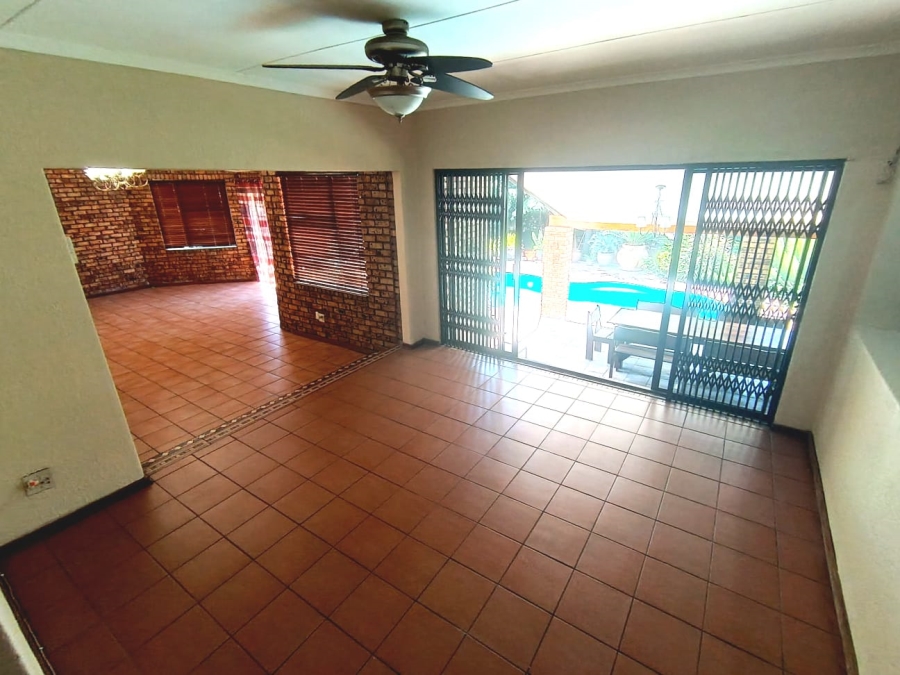 5 Bedroom Property for Sale in Safari Gardens North West